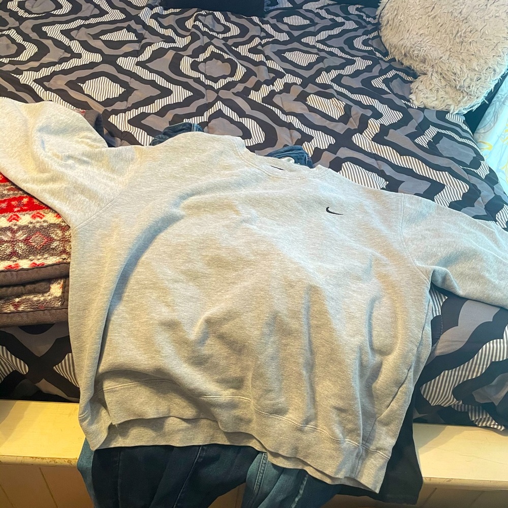 nike sweatshirt